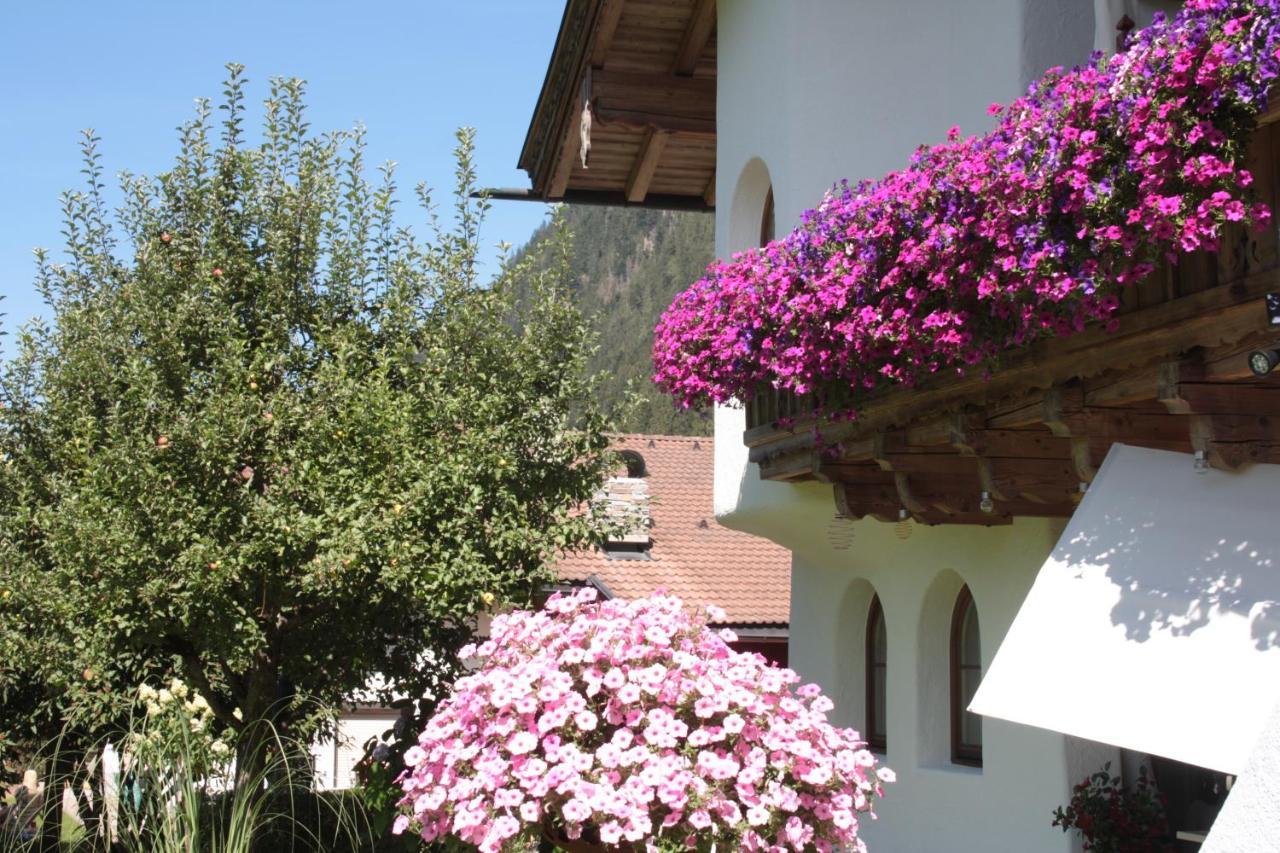 Aparthotel Vronis Waldhaus Adults Only à Mayrhofen Extérieur photo