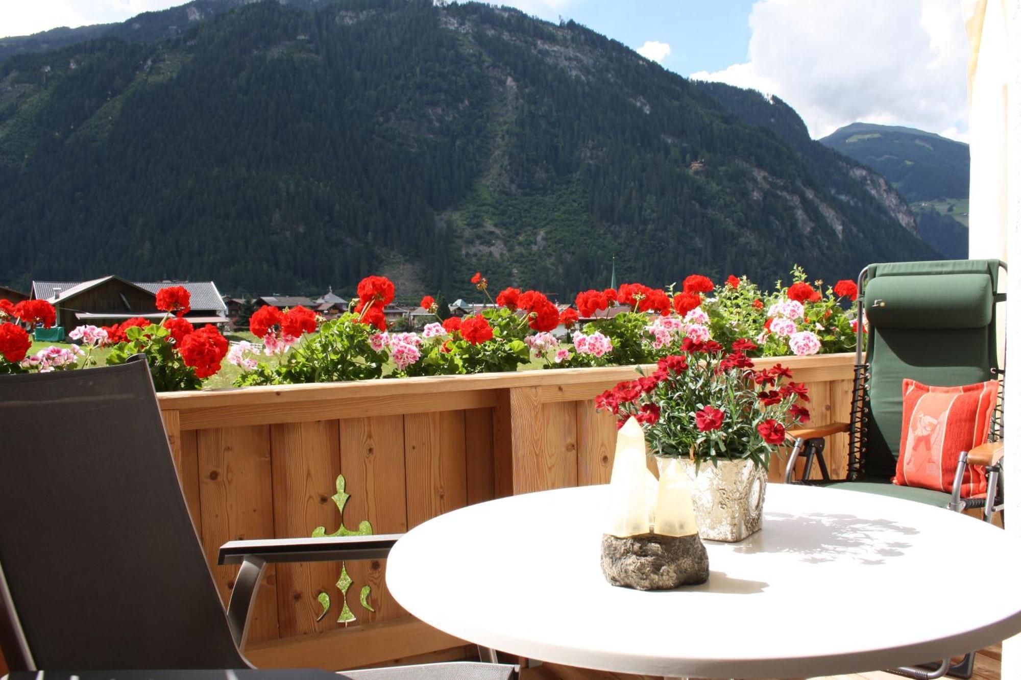 Aparthotel Vronis Waldhaus Adults Only à Mayrhofen Chambre photo
